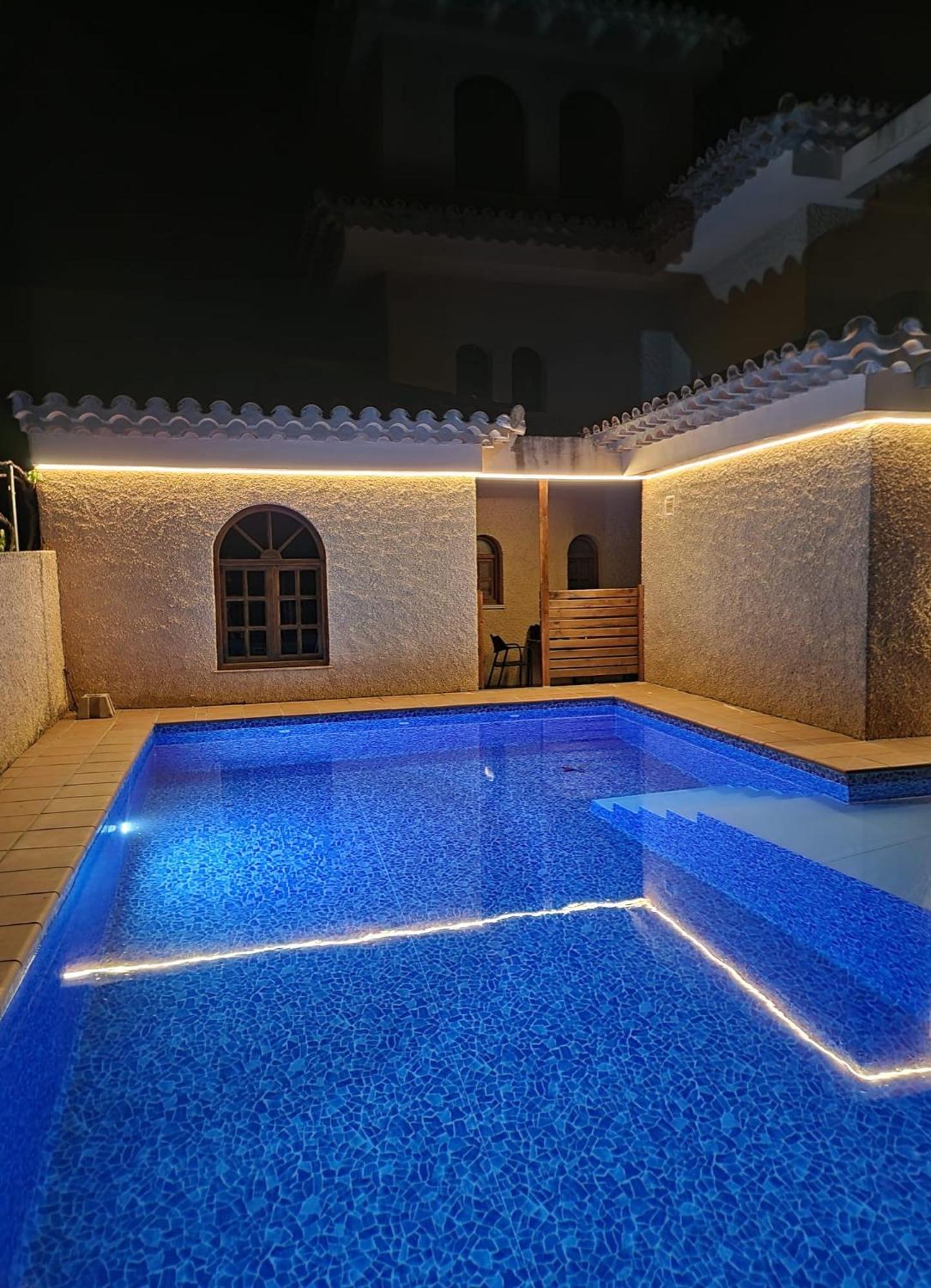 Dulces-piscina Privada *